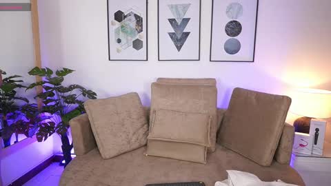 Snapshot of milacrave chatting on September 20, 11:44 am milacrave online show from September 20, 11:44 am