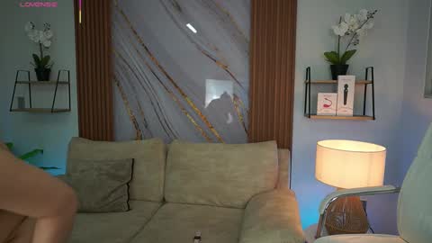 Snapshot of milacrave chatting on October 2, 11:39 am milacrave online show from October 2, 11:39 am