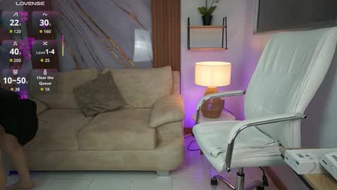 Snapshot of milacrave chatting on October 10, 11:42 am milacrave online show from October 10, 11:42 am