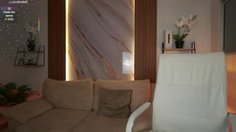 Snapshot of milacrave chatting on November 7, 11:43 am milacrave online show from November 7, 11:43 am