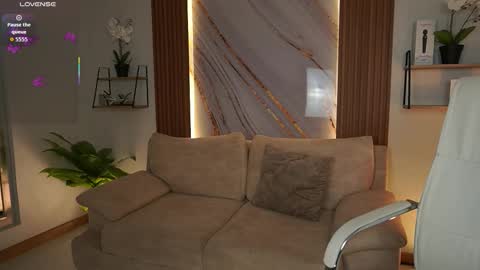 Snapshot of milacrave chatting on November 11, 11:43 am milacrave online show from November 11, 11:43 am