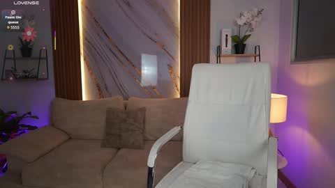 Snapshot of milacrave chatting on November 12, 11:43 am milacrave online show from November 12, 11:43 am