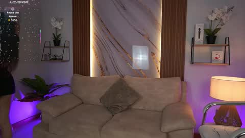 Snapshot of milacrave chatting on November 21, 11:42 am milacrave online show from November 21, 11:42 am