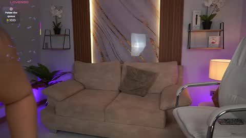 Snapshot of milacrave chatting on November 27, 11:34 am milacrave online show from November 27, 11:34 am