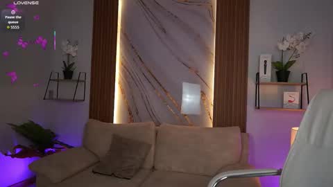 Snapshot of milacrave chatting on November 28, 11:46 am milacrave online show from November 28, 11:46 am