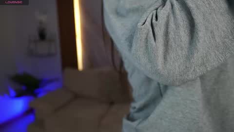 Snapshot of milacrave chatting on December 2, 11:48 am milacrave online show from December 2, 11:48 am