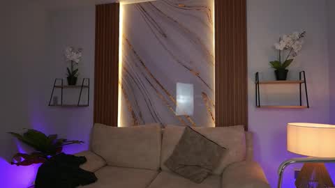 Snapshot of milacrave chatting on December 4, 11:41 am milacrave online show from December 4, 11:41 am