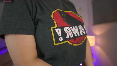 Snapshot of milacrave chatting on December 18, 11:38 am milacrave online show from December 18, 11:38 am