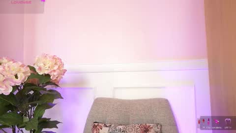 milacrave online show from February 9, 11:36 am