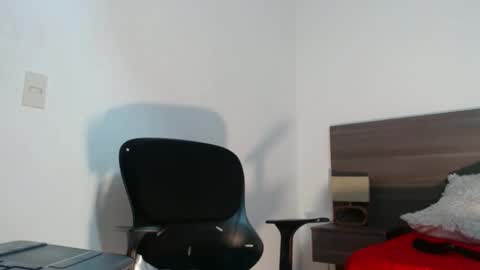 Snapshot of milahot23 chatting on February 15, 11:08 am mila online show from February 15, 11:08 am