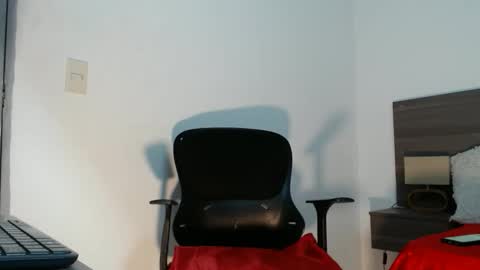 Snapshot of milahot23 chatting on February 22, 10:47 am mila online show from February 22, 10:47 am