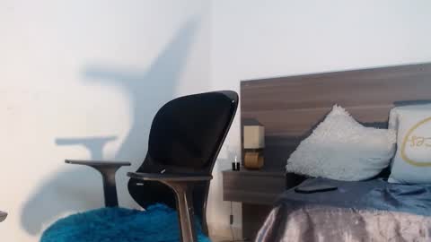 Snapshot of milahot23 chatting on March 22, 2:31 pm mila online show from March 22, 2:31 pm