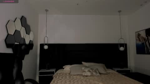 Snapshot of milalawrence_ chatting on September 21, 10:33 pm Mila online show from September 21, 10:33 pm