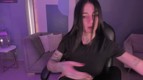 Snapshot of milalawrence_ chatting on November 21, 12:04 pm Mila online show from November 21, 12:04 pm