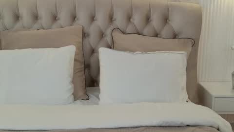 milaleoneli online show from September 29, 6:57 pm