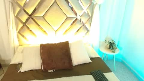 MilaMonroeXX online show from July 30, 2:43 am