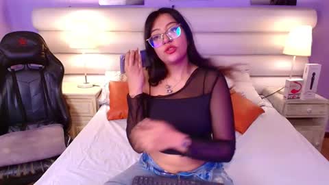 Snapshot of milan_sweetie chatting on April 11, 10:25 pm milan_sweetie online show from April 11, 10:25 pm
