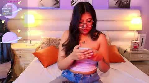 Snapshot of milan_sweetie chatting on May 28, 9:34 pm milan_sweetie online show from May 28, 9:34 pm
