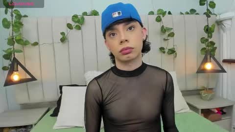 Snapshot of milan_zapata chatting on March 19, 10:03 pm MILAN online show from March 19, 10:03 pm