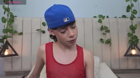 Snapshot of milan_zapata chatting on March 24, 9:42 pm MILAN online show from March 24, 9:42 pm