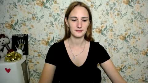 Snapshot of milana_cutie_ chatting on September 29, 6:40 am Milana online show from September 29, 6:40 am