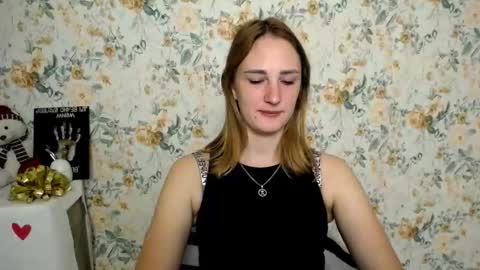 Snapshot of milana_cutie_ chatting on October 3, 5:59 am Milana online show from October 3, 5:59 am