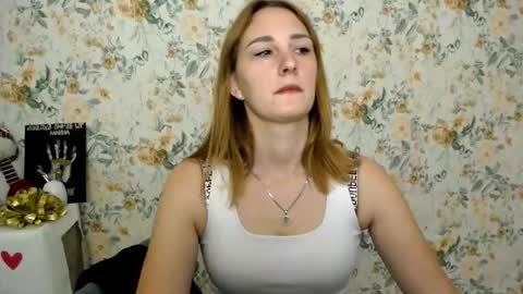 Snapshot of milana_cutie_ chatting on October 9, 6:55 am Milana online show from October 9, 6:55 am