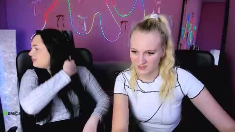 Snapshot of milana_kick chatting on March 11, 1:39 pm Mila online show from March 11, 1:39 pm