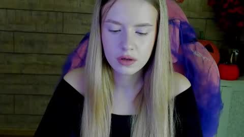 MilanaBalmain online show from November 3, 4:25 am