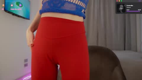 Snapshot of milanacamgirl chatting on December 20, 10:50 pm Milana online show from December 20, 10:50 pm