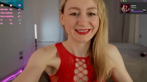 Snapshot of milanacamgirl chatting on December 23, 12:52 am Milana online show from December 23, 12:52 am