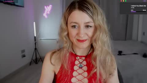 Snapshot of milanacamgirl chatting on February 14, 12:18 am Milana online show from February 14, 12:18 am