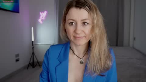 Snapshot of milanacamgirl chatting on March 24, 5:23 am Milana online show from March 24, 5:23 am