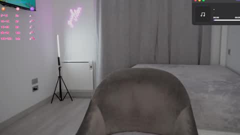 Snapshot of milanacamgirl chatting on March 29, 4:23 am Milana online show from March 29, 4:23 am