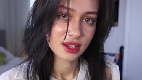 Snapshot of milanaluxe chatting on November 10, 6:12 am Milana online show from November 10, 6:12 am