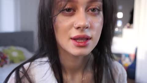 Snapshot of milanaluxe chatting on November 17, 5:46 am Milana online show from November 17, 5:46 am