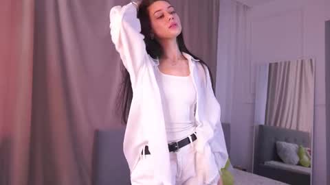 Snapshot of milanaluxe chatting on November 20, 5:29 am Milana online show from November 20, 5:29 am