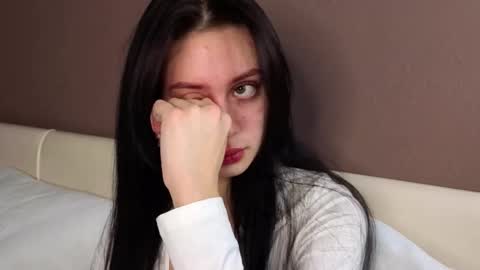 Snapshot of milanaluxe chatting on November 23, 5:18 am Milana online show from November 23, 5:18 am