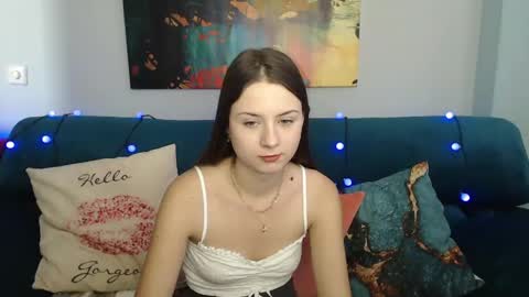 Snapshot of milanaroz chatting on December 7, 9:28 am milanaroz online show from December 7, 9:28 am
