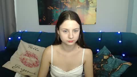 Snapshot of milanaroz chatting on December 8, 11:57 am milanaroz online show from December 8, 11:57 am