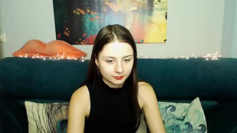 Snapshot of milanaroz chatting on December 15, 1:54 pm milanaroz online show from December 15, 1:54 pm