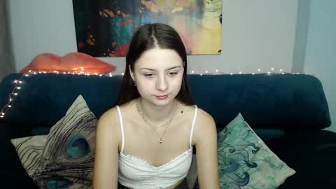 Snapshot of milanaroz chatting on December 16, 5:49 am milanaroz online show from December 16, 5:49 am