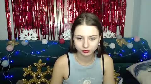 Snapshot of milanaroz chatting on December 22, 1:44 pm milanaroz online show from December 22, 1:44 pm