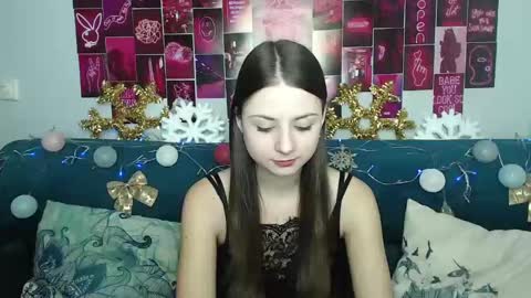 Snapshot of milanaroz chatting on December 26, 5:47 am milanaroz online show from December 26, 5:47 am