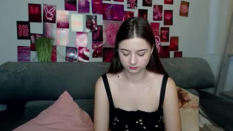 milanaroz online show from September 25, 5:11 am