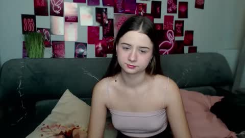 milanaroz online show from October 16, 4:57 am