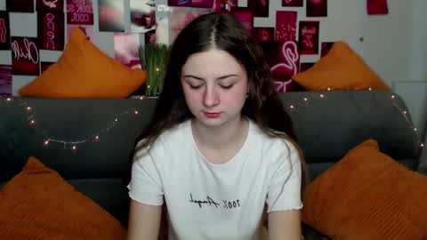 milanaroz online show from November 1, 5:53 am