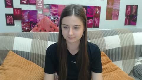 Snapshot of milanaroz chatting on June 27, 12:44 pm milanaroz online show from June 27, 12:44 pm