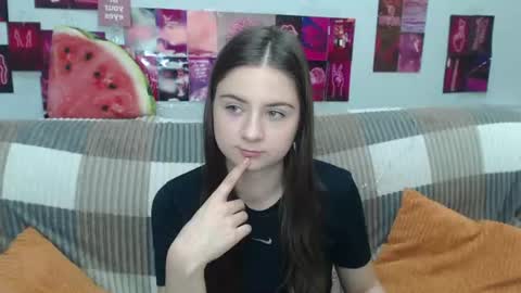 Snapshot of milanaroz chatting on July 2, 4:40 am milanaroz online show from July 2, 4:40 am
