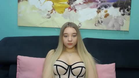 Snapshot of milanasii chatting on March 6, 6:32 am Milana online show from March 6, 6:32 am